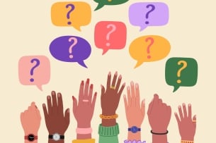 A drawing of seven raised hands with different skin colors; above their raised hands are seven speech bubbles, each with a question mark. The image is intended to convey the concept of a group of students raising their hands to ask questions.