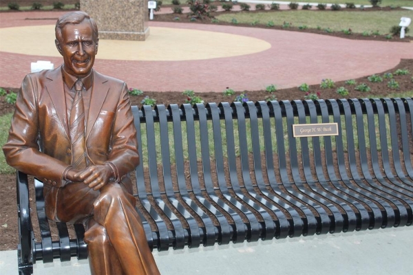 Hampton alumni protest installation of statue of George H. W. Bush