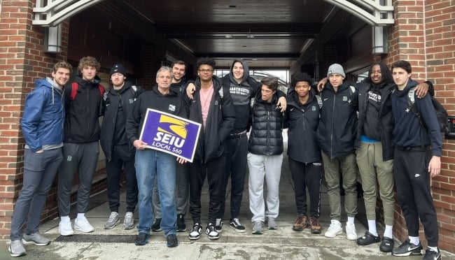 dartmouth basketball players posing with union rep